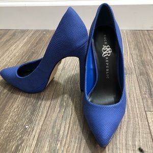 Rock and Republic Blue Pumps